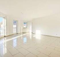 Stilvoll wohnen mit Loggia Lichtdurchflutete 3,5-Zimmer-Wohnung im 1. OG - Neumarkt