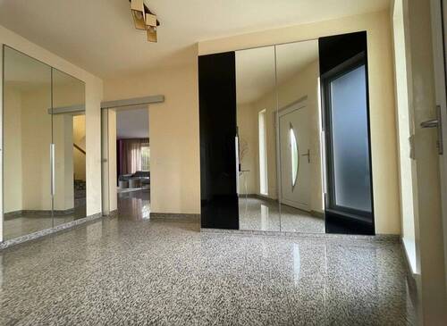 Flur - 6 Zimmer Einfamilienhaus in Worms