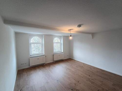 Zimmer 1 (4) - Kernsaniertes Dachgeschoss mit Spitzboden - 3 Zimmer, ca. 74 m²