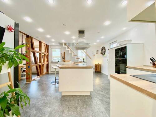Küche Whg 1 - Stilvoll saniertes Mehrgenerationenhaus mit Dachterrasse, großer Scheune & Gewölbe!