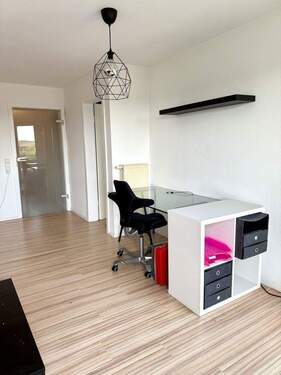 Wohnzimmer 2 - 2 Zimmer Etagenwohnung zur Miete in Markgröningen