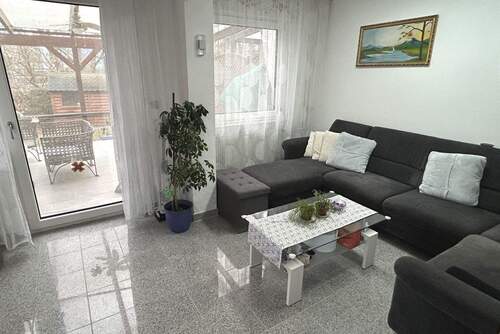 Wohnzimmer - 4 Zimmer Reihenendhaus zum Kaufen in Neuhausen