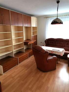 Bücherwand im Wohnzimmer - 