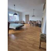 Kaufgelegenheit einer 4 Zimmer Wohnung in guter Lage , mit Garage drekt hinter dem Haus - Kaltennordheim