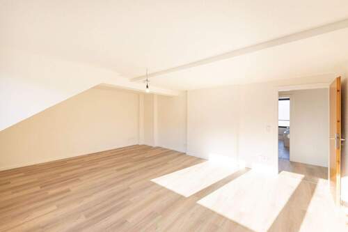 Zimmer 1 - 2 Zimmer Etagenwohnung in Düsseldorf