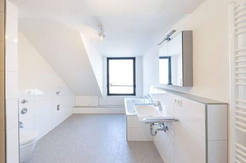 Bad - Etagenwohnung mit 82,40 m&sup2; in Düsseldorf zur Miete