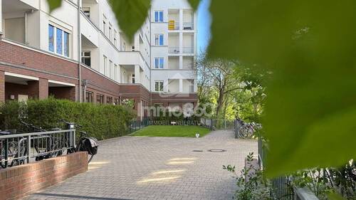 gepflegtes Mehrfamilienhaus - 