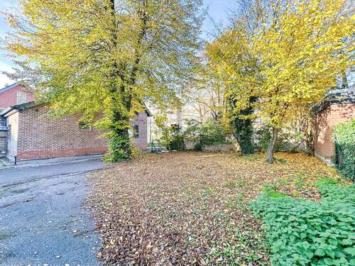 angrenzendes Grundstück - 