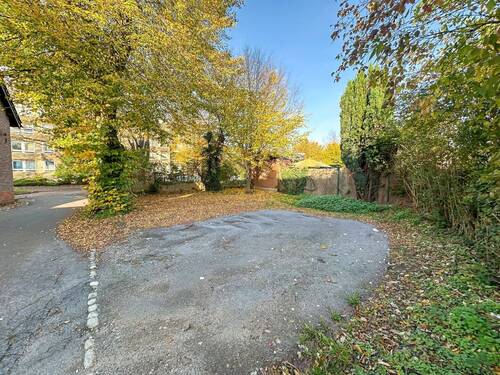 angrenzendes Grundstück - 