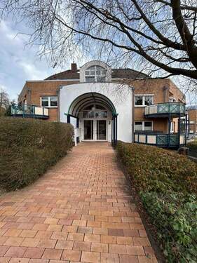 Eingang Wohnanlage - Etagenwohnung mit 90,00 m&sup2; in Lüneburg zum Kaufen