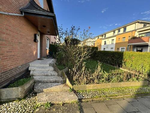 Außeneingang - 4 Zimmer Doppelhaushälfte in Hürth