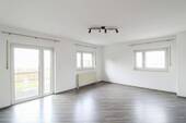 Wohnzimmer (3) - Oberhohndorf + Doppelhaushälfte + sofort beziehbar + 2 Terrassen + Garage + neu renoviert