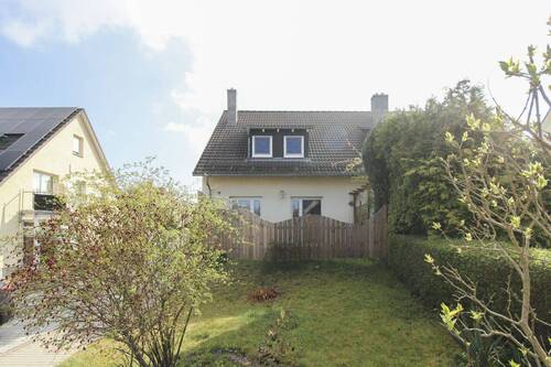 Vorderansicht (1) - 5 Zimmer Doppelhaushälfte in Zwickau