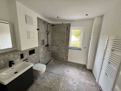 Bad - 2- Zi.-EG-Wohnung mit Gartenanteil und Förderung i. H. v. € 26.500,--