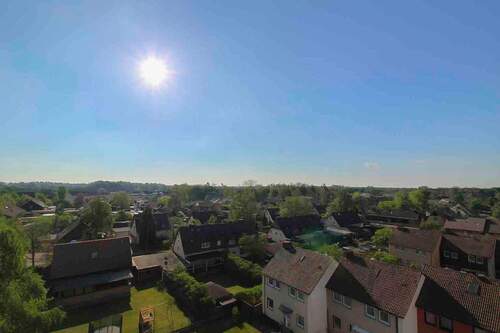 Ausblick vom Balkon - Gepflegte 3-Zimmer-Wohnung mit Balkon, Aufzug & Weitblick in ruhiger Lage von Bielefeld-Sennestadt
