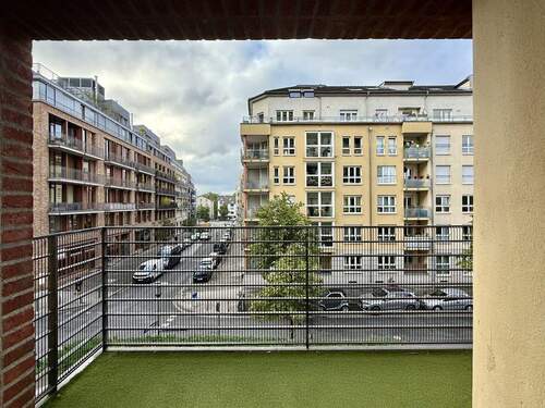 Sonnenbalkon teilweise überdacht - 