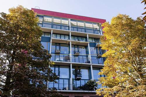 Moderne Architektur am grünen Mainufer - Urbaner Wohntraum mit Charme: Helle Maisonette-Wohnung am Sachsenhäuser Mainufer