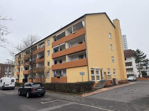 Außenansicht.jpg - 3-Zimmer-Wohnung mit Balkon und PKW-Stellplatz