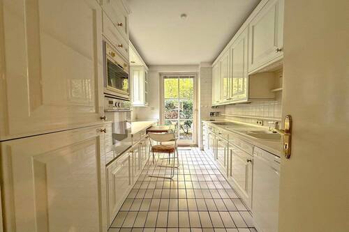 Küche mit Einbauküche - Etagenwohnung mit 90,00 m² in Hamburg zum Kaufen