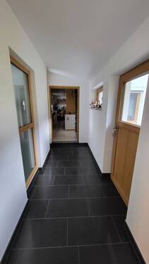 Flur - Übergang zum WZ und Küche - 