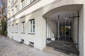 Hauseingang - 3 Zimmer Etagenwohnung zum Kaufen in München