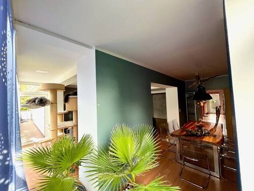 06-Essbereich mit Blick rechts zur Küche - 