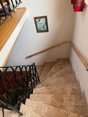 Treppe ins Untergeschoß - 