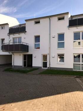 Hofseite - 3 Zimmer Etagenwohnung zur Miete in Greifswald