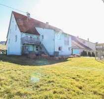 Einfamilienhaus mit zwei Wohneinheiten und Scheune - Gunningen