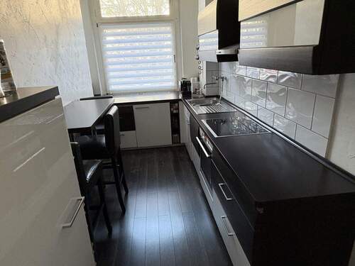 Küche mit Einbauküche - 2 Zimmer Etagenwohnung zum Kaufen in Düsseldorf