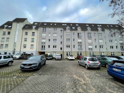 Rückansicht mit Parkflächen - Gewerbeobjekt (Büro, Produktion, Verkauf) in Magdeburg zum Kaufen