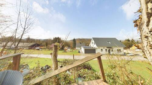 Ausblick vom Garten - Einfamilienhaus mit 130,00 m&sup2; in Höxter zum Kaufen