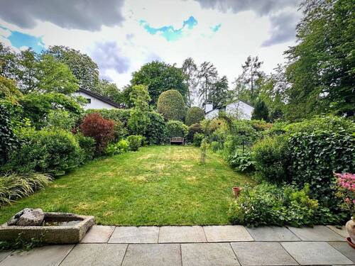 Gartendomizil - AIGNER - Großzügige 2-Zimmer-Wohnung mit Gartendomizil in Obermenzing