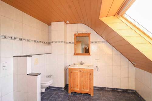 Badezimmer 1 (OG 1) - 