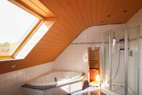 Badezimmer 1 (OG 2) - 