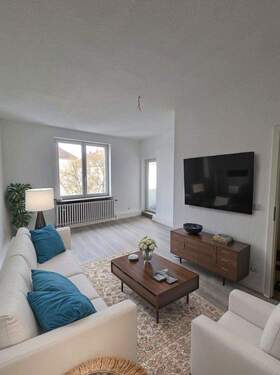 Schlafzimmer 1 mit Balkon - 4 Zimmer Etagenwohnung zur Miete in Mönchengladbach