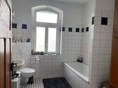 Bad mit Badewanne - 