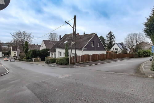 Eckansicht - 7 Zimmer Einfamilienhaus zum Kaufen in Witten