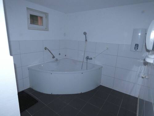 Badezimmer im Untergeschoß - 