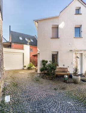 Herzlich Willkommen! - Einfamilienhaus mit 238,50 m&sup2; in Wiesbaden zum Kaufen