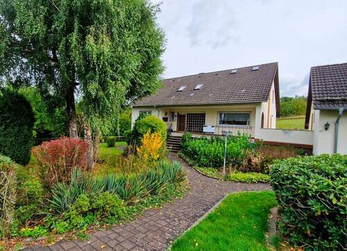 Zuweg zum Haus - 8 Zimmer Einfamilienhaus in Heringen