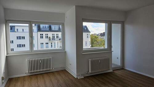 Zimmer - Frisch sanierte helle 1-Zimmer Wohnung mit Balkon (bezugsfrei)