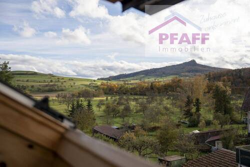 40 - Zuhause ankommen in Welschingen - 6 Zi.-DG-Wohnung, das Haus im Haus mit Platz für die Familie