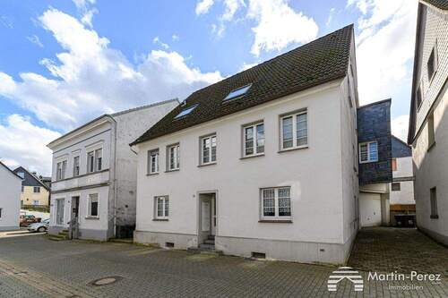 Gebäudeansicht - 1 Zimmer Mehrfamilienhaus, Wohnhaus zum Kaufen in Breckerfeld