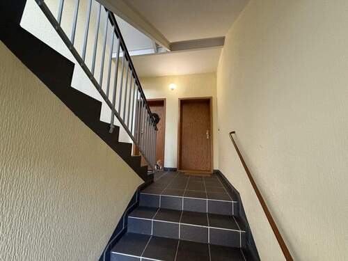 Treppenhaus - 1 Zimmer Etagenwohnung in Dresden