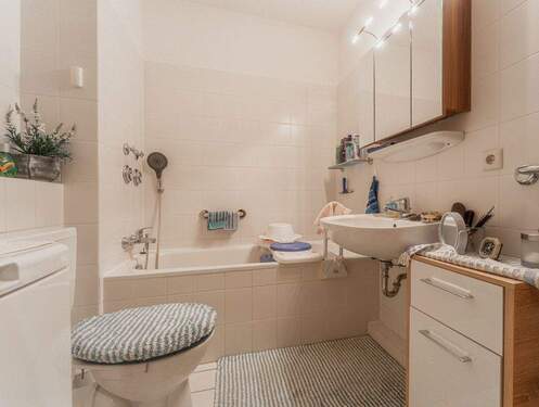 Badezimmer - Etagenwohnung mit 67,00 m&sup2; in Bremen zum Kaufen