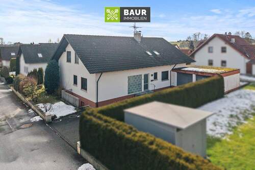 Luftbild - 9 Zimmer Mehrfamilienhaus, Wohnhaus in Ellwangen