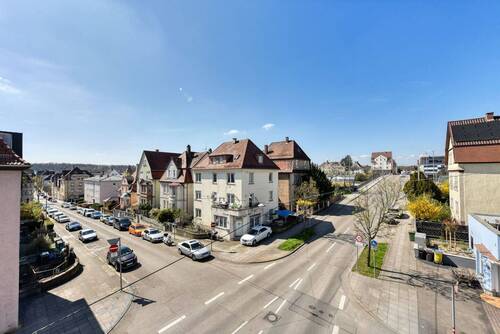 Blick nach Süd-Westen - +++ Nahe PORSCHE - helle & sonnige Altbau-Etage - 2.OG ohne Balkon - modernisierungsbedürftig - inklusive Carport +++