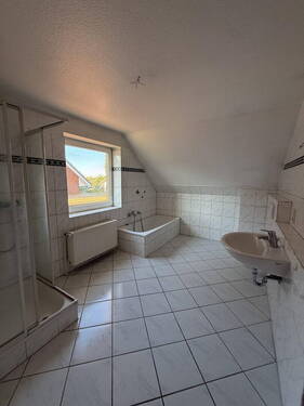 Vollbad im Obergeschoss - 