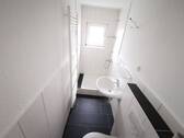 Badezimmer - 3 Zimmer Etagenwohnung zur Miete in Celle